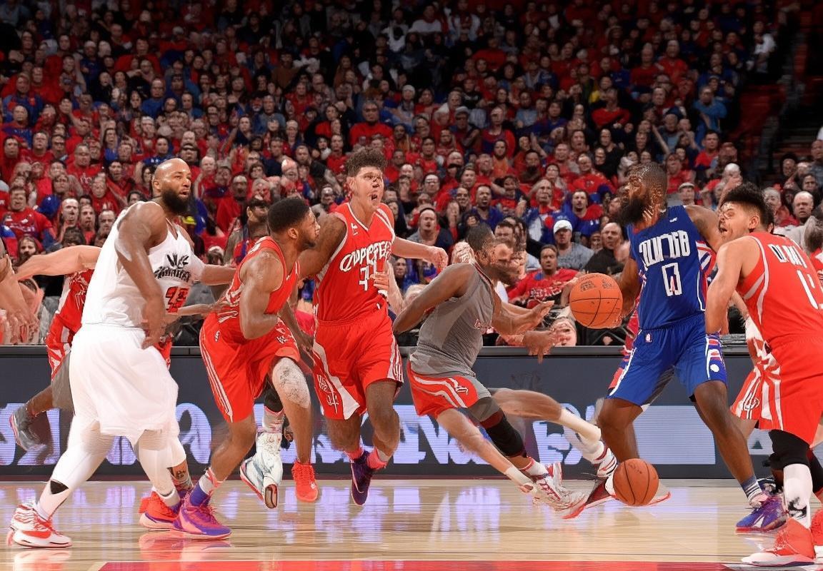 2018NBA快船对火箭经典对决战术解析与启示(图2)